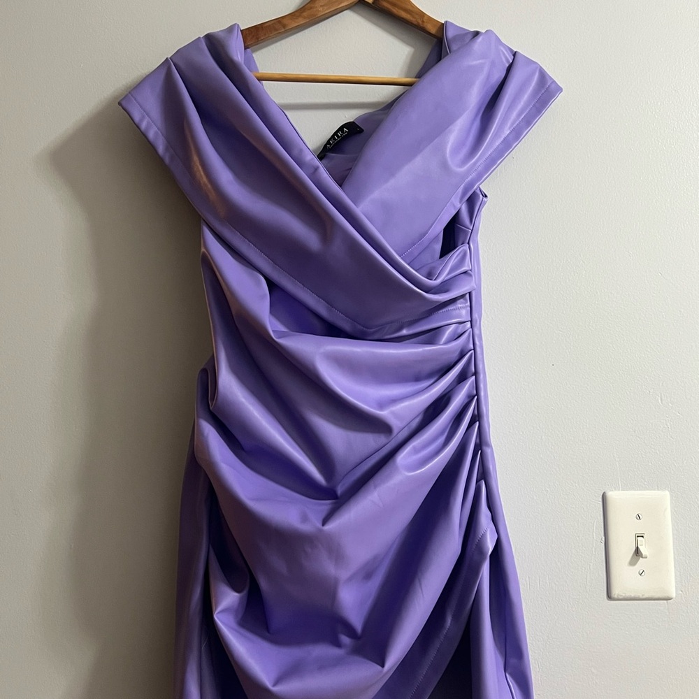 Elegant Chic Dress Purple Off-Shoulder 👗 Dress. Perfect for Night out of town.